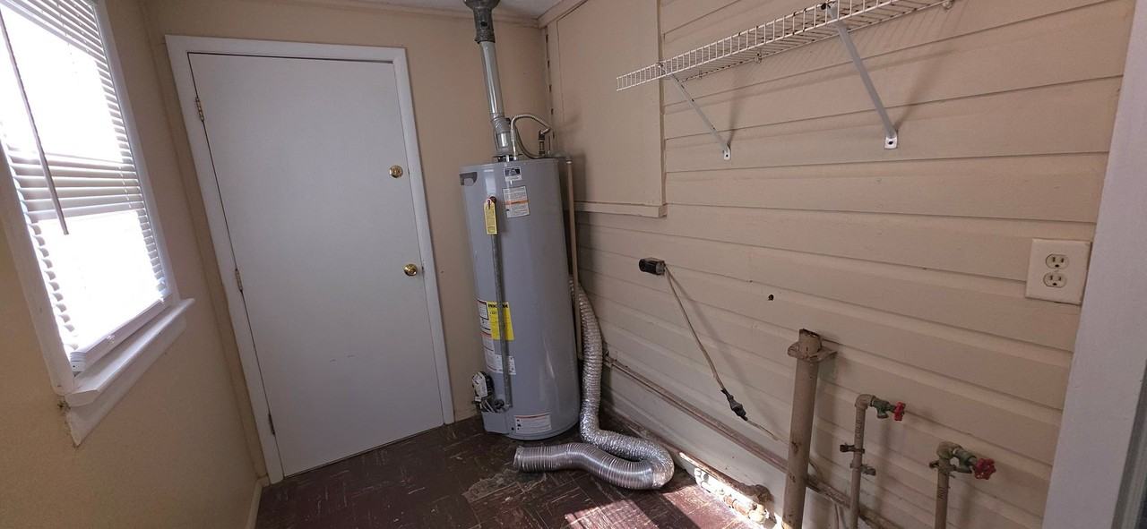 436 S Newton Ave - Photo 7 of 8