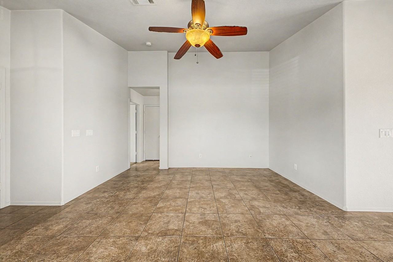 8904 W Edgemont Ave - Photo 5 of 26