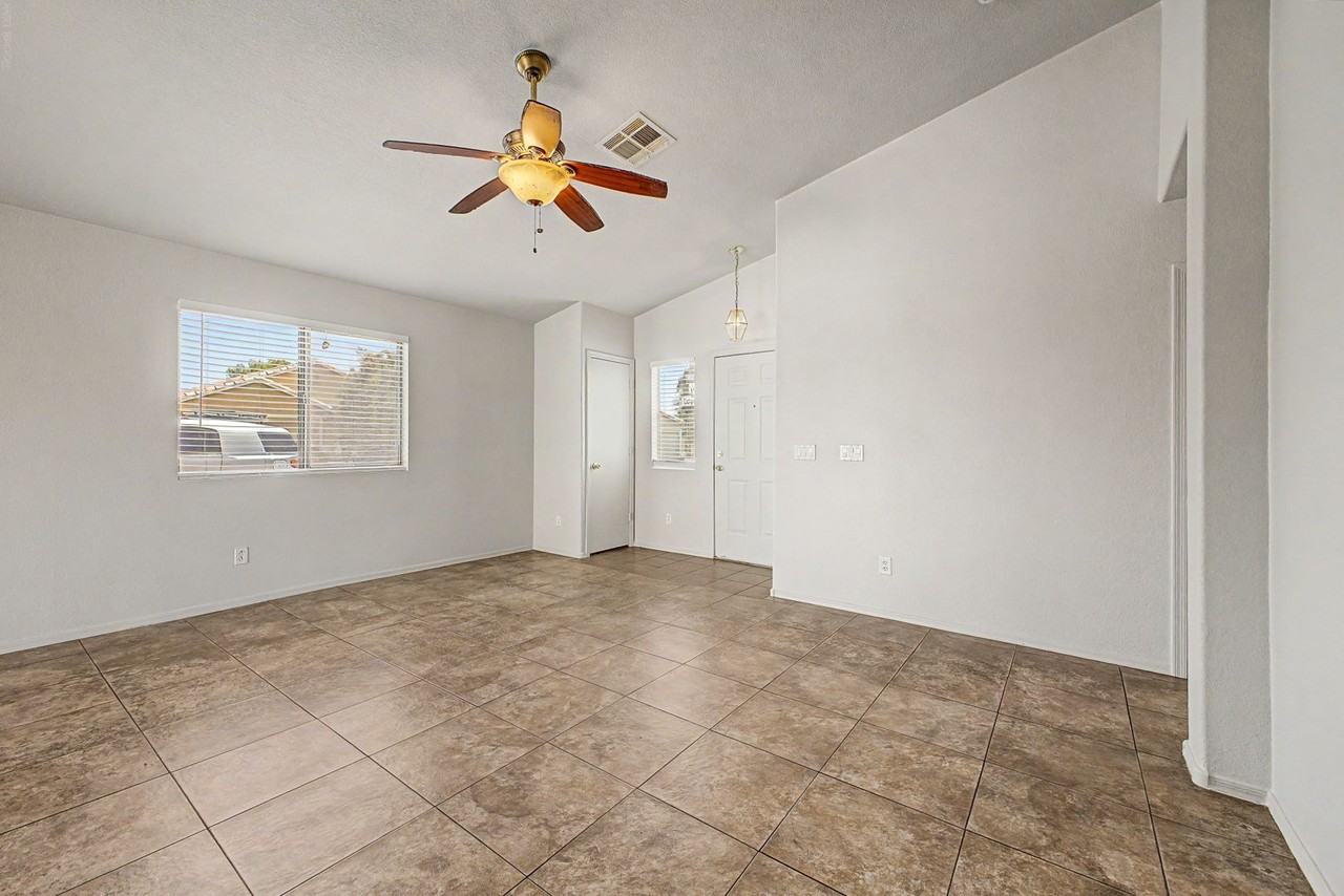 8904 W Edgemont Ave - Photo 6 of 26