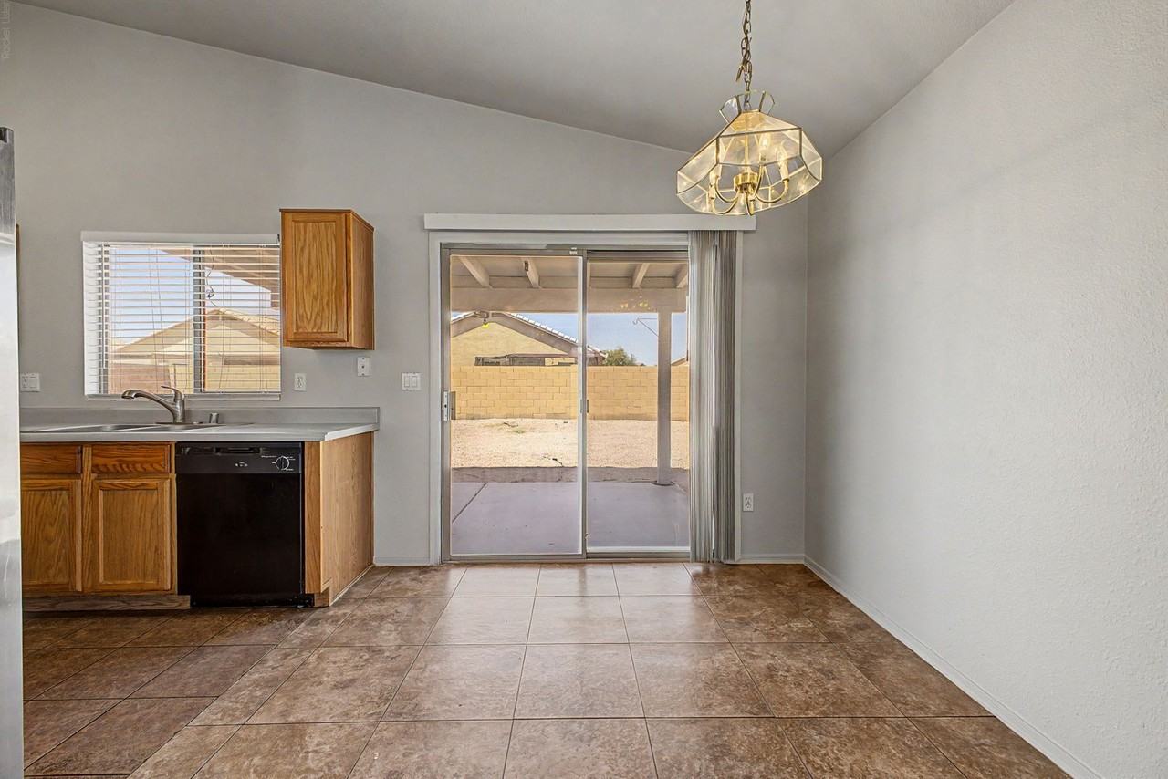 8904 W Edgemont Ave - Photo 7 of 26