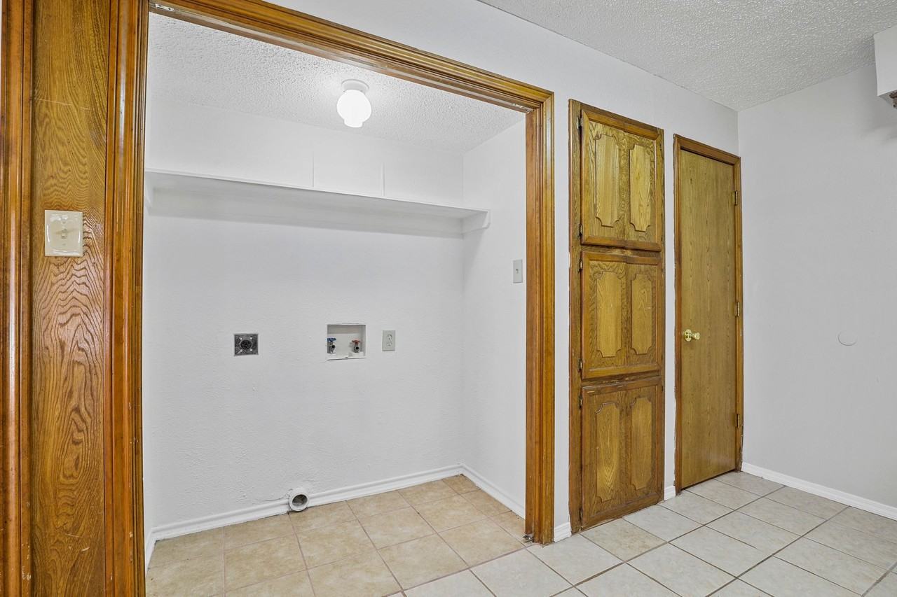 226 E Pritchard - Photo 5 of 15