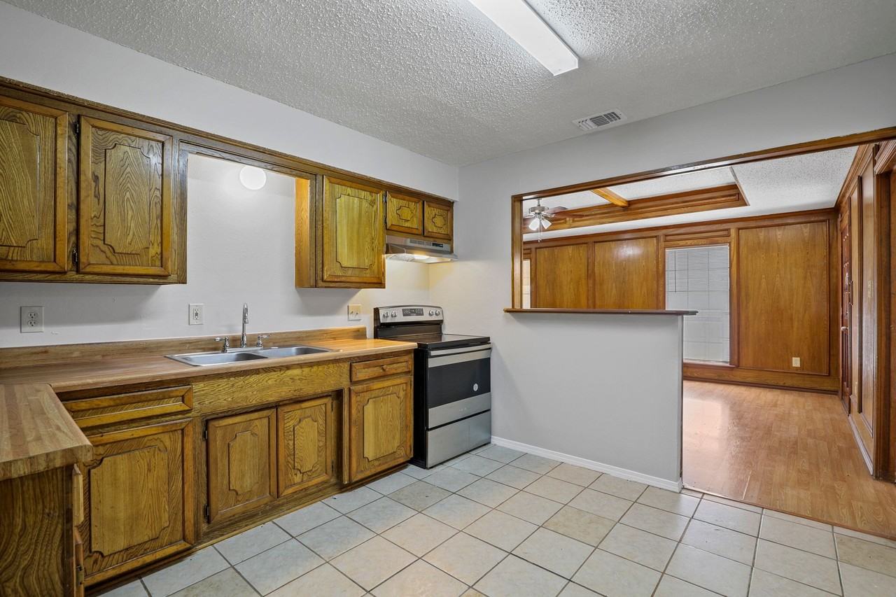226 E Pritchard - Photo 6 of 15