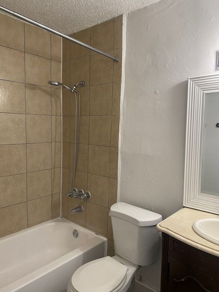 208 Victor St #22 - Photo 5 of 7