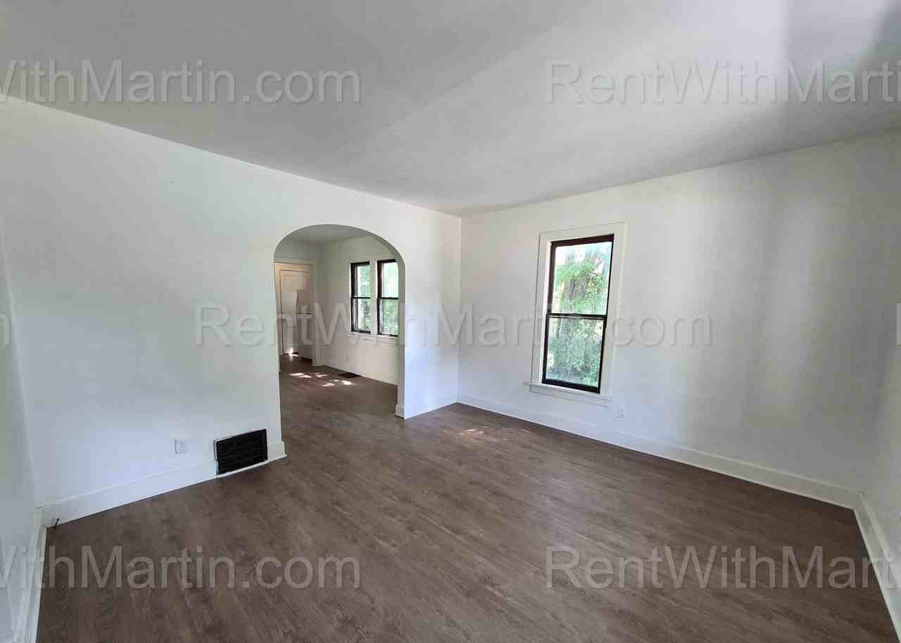 824 Logan Ave - Photo 2 of 24
