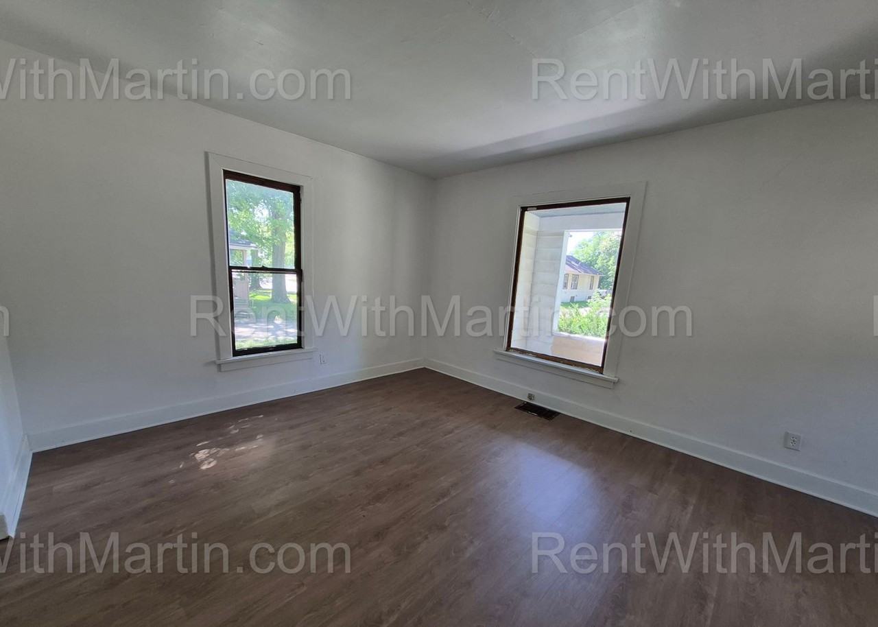 824 Logan Ave - Photo 4 of 24