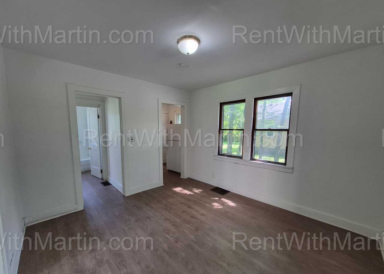 824 Logan Ave - Photo 5 of 24
