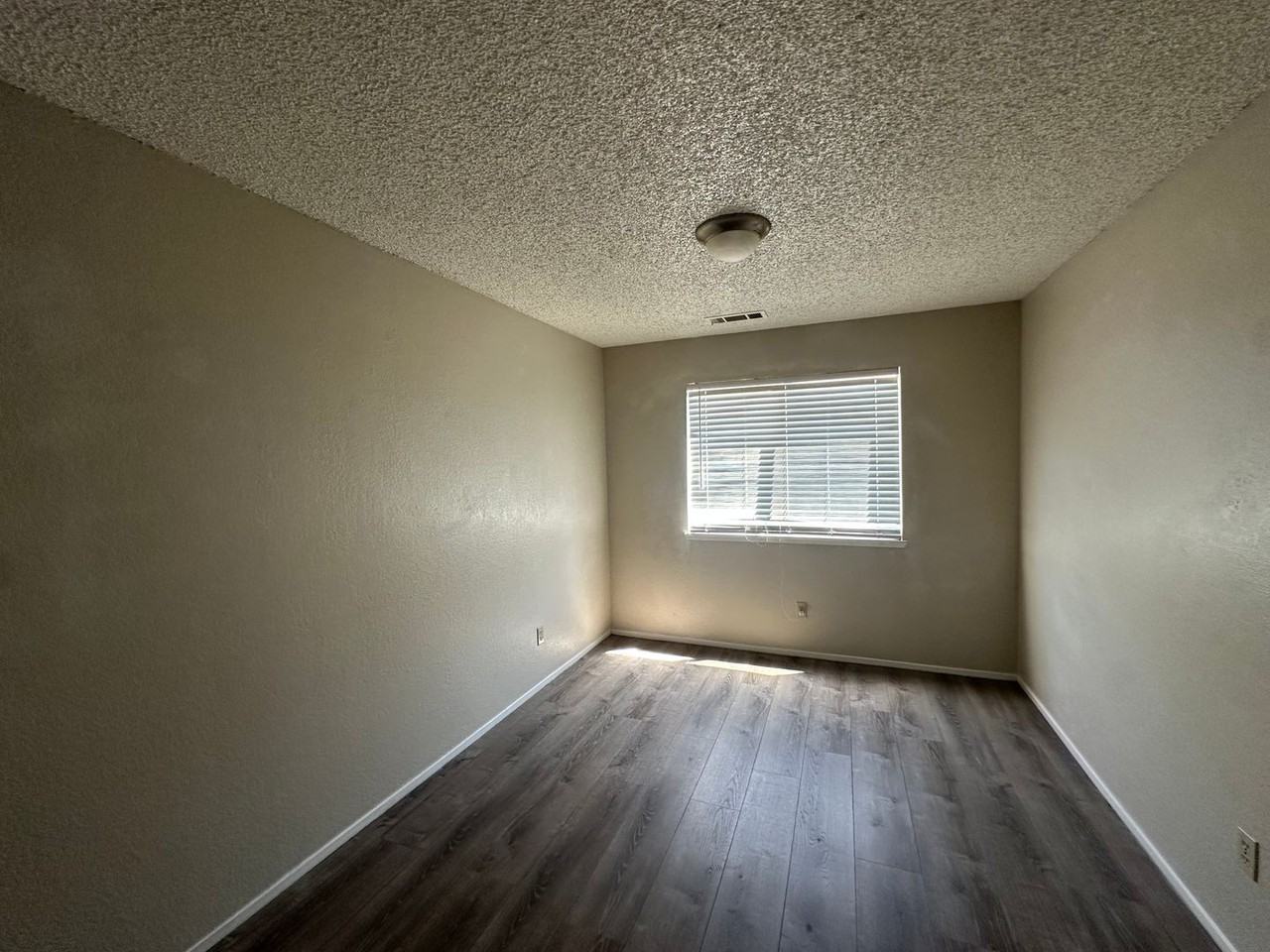 495 Cherry Ln - Photo 4 of 8