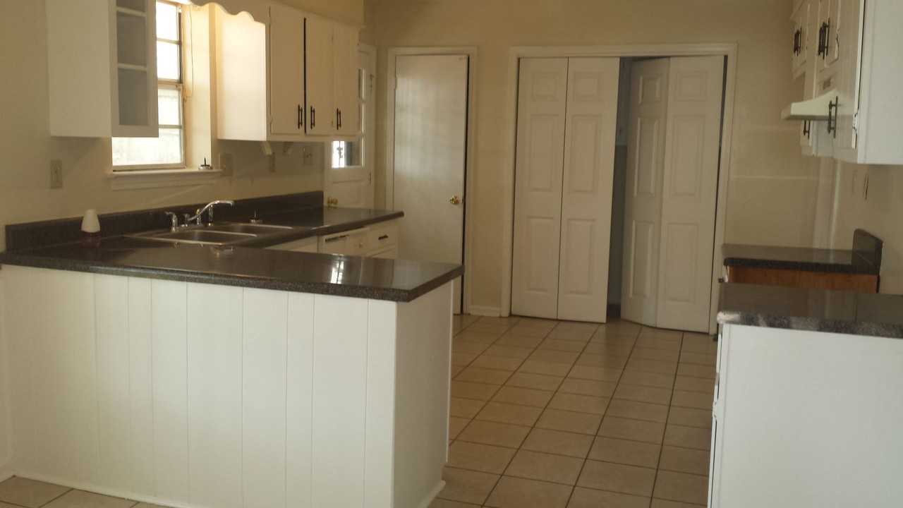 4311 Hunt Cliff Trce - Photo 3 of 8