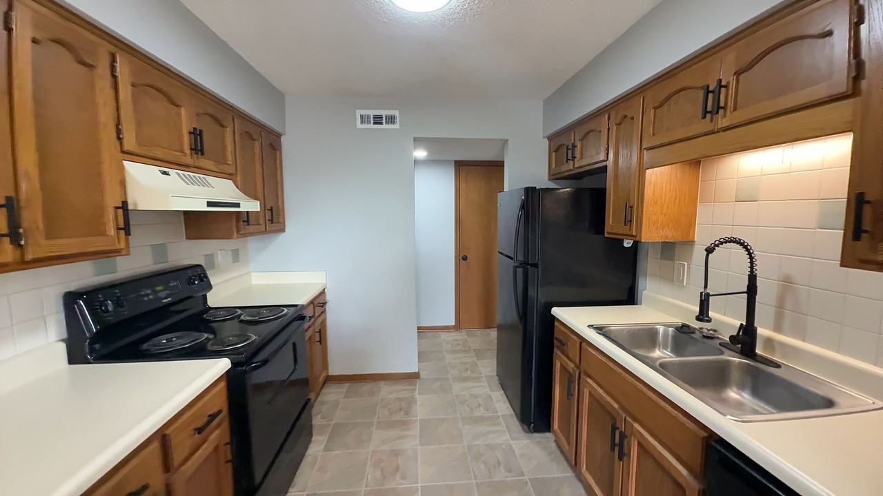 BURROAK - Photo 2 of 18