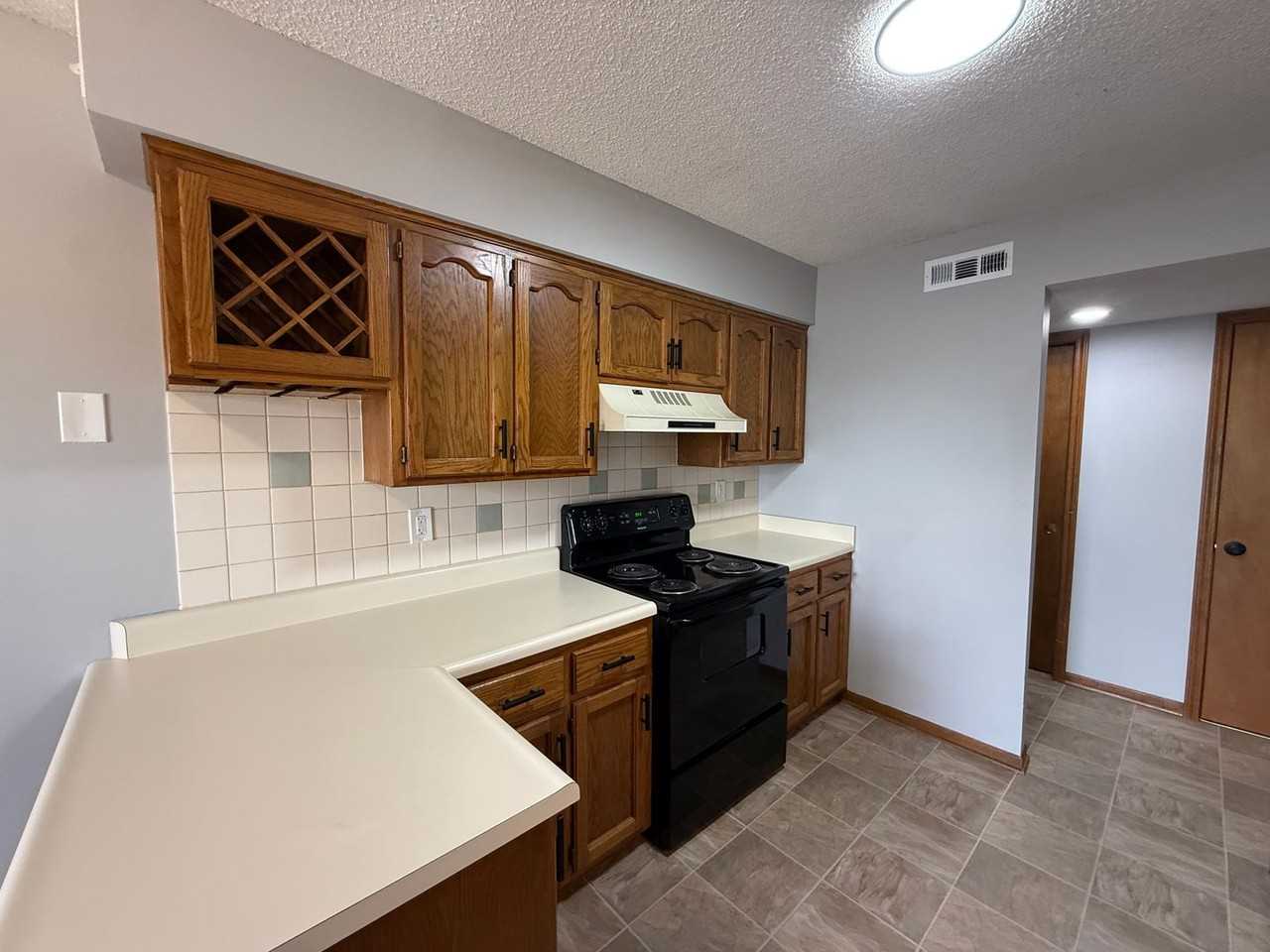 BURROAK - Photo 3 of 18