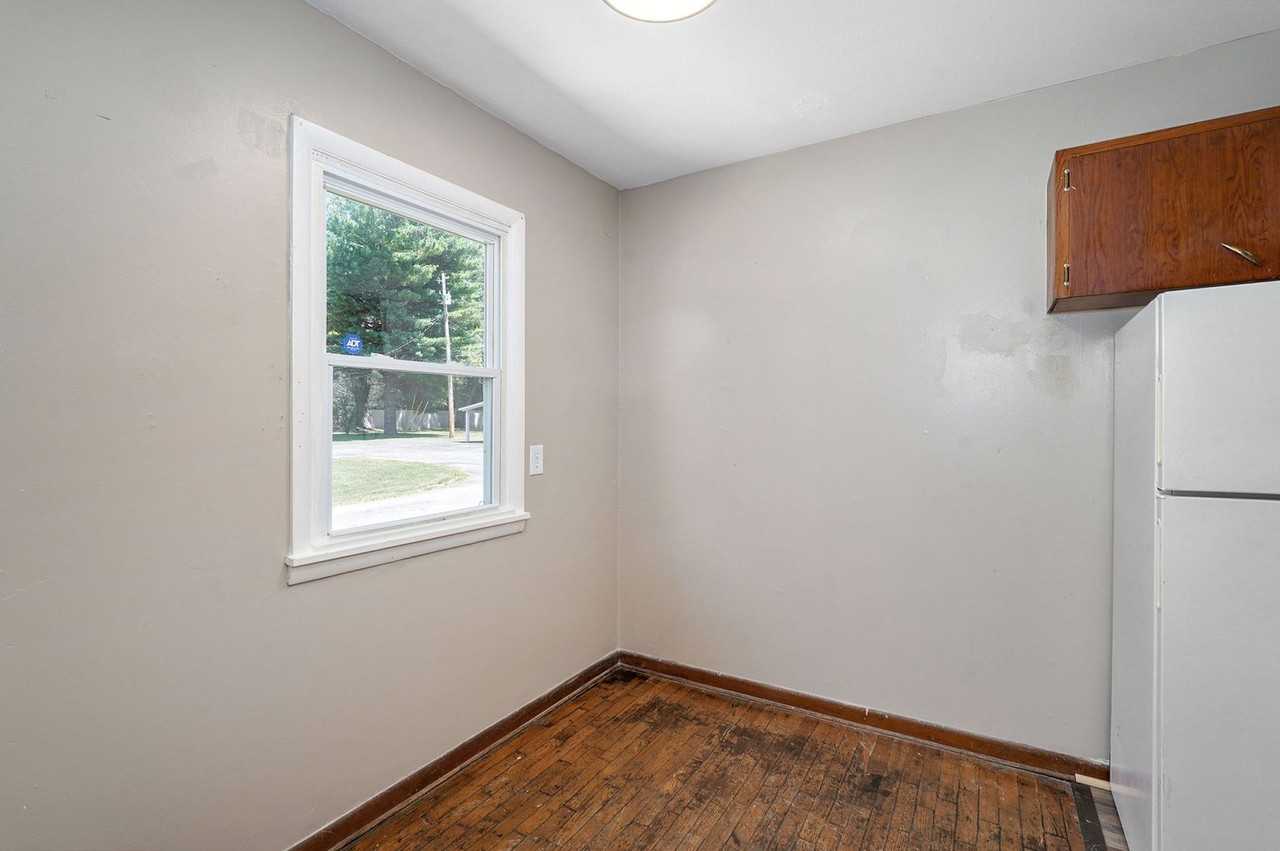 708 S West Ave - Photo 5 of 11