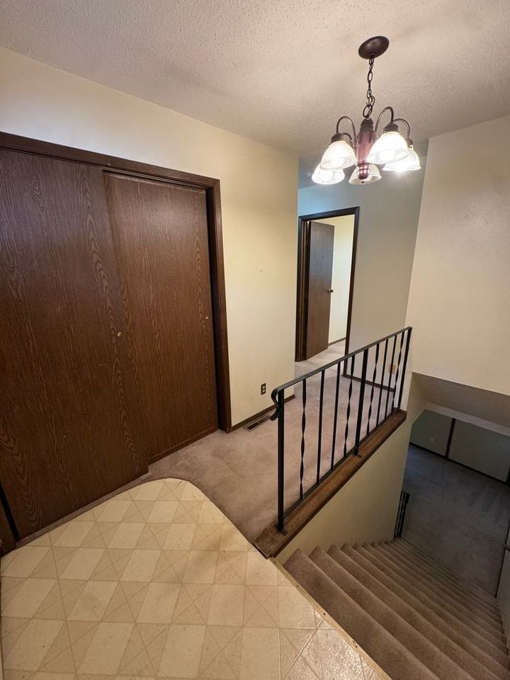 721 Westridge Rd - Photo 2 of 8