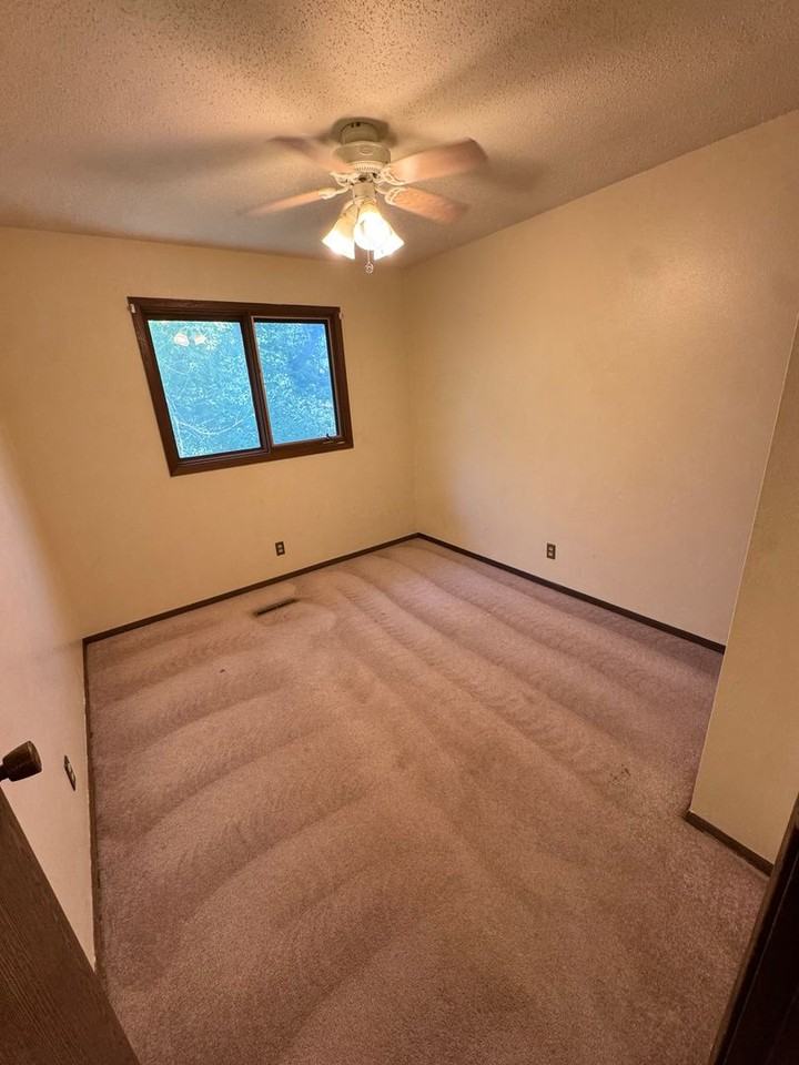 721 Westridge Rd - Photo 3 of 8