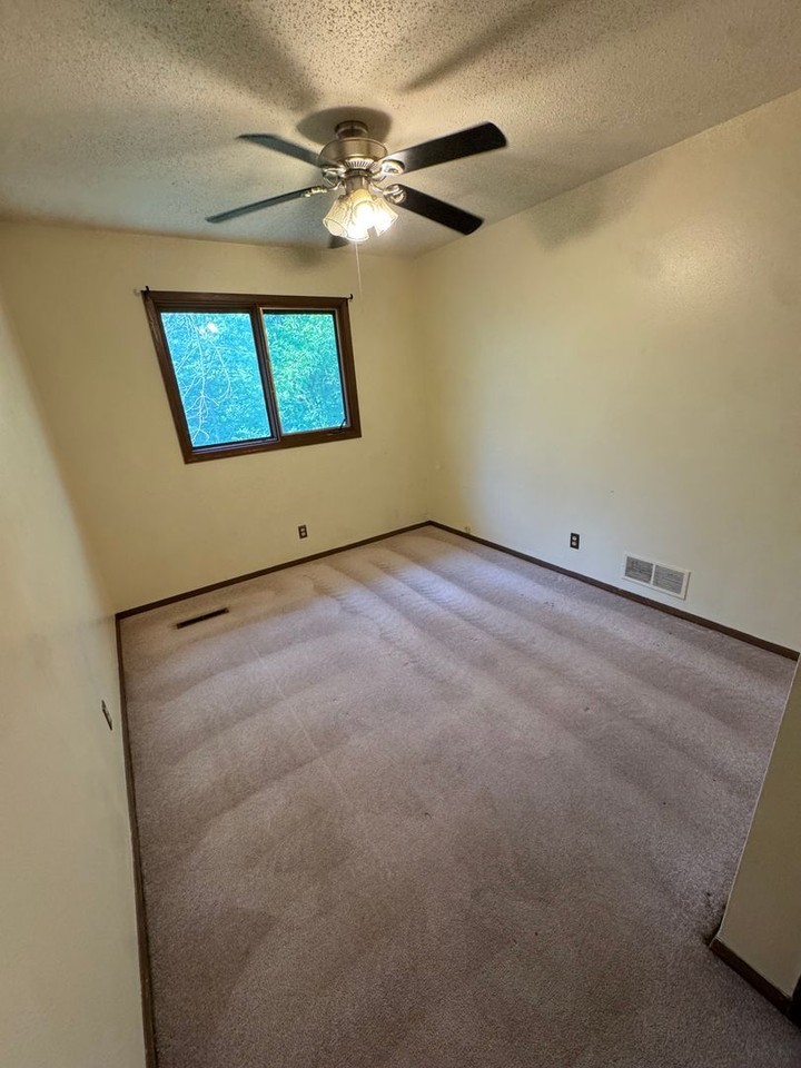 721 Westridge Rd - Photo 5 of 8