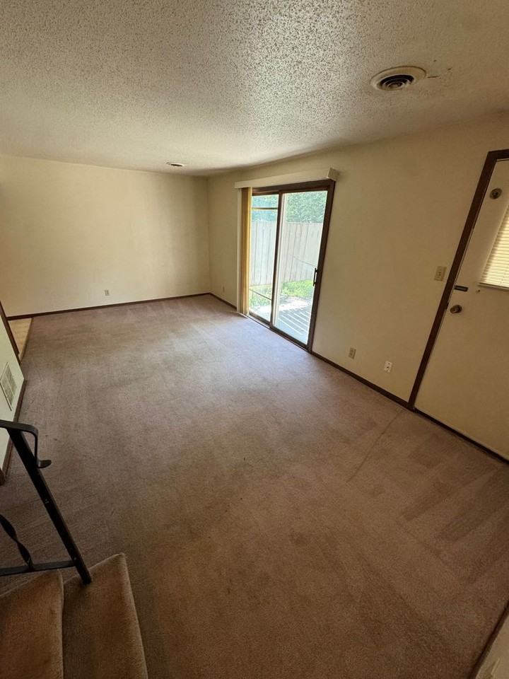 721 Westridge Rd - Photo 6 of 8