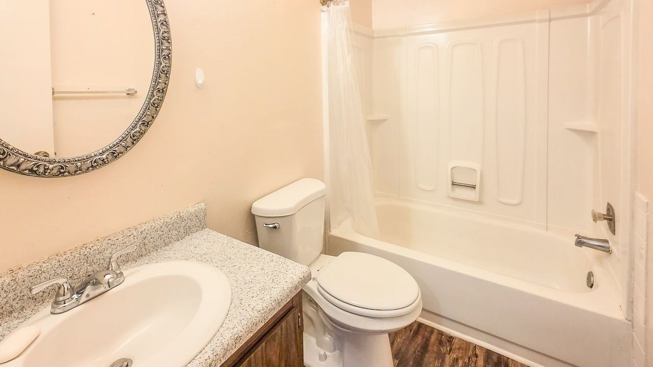 1001 Flanders Ln - Photo 5 of 19