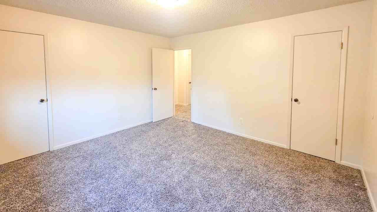 1001 Flanders Ln - Photo 6 of 19