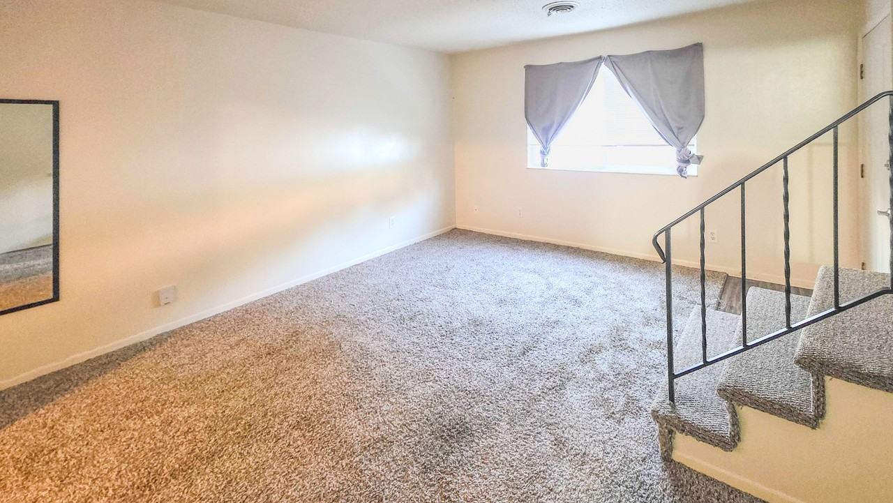1001 Flanders Ln - Photo 7 of 19