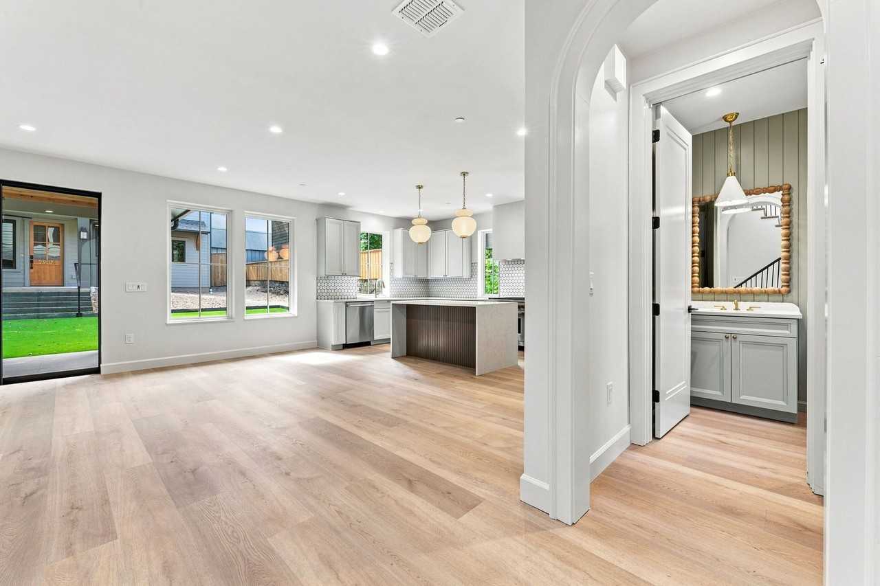 2907 Beanna Street - Photo 5 of 50