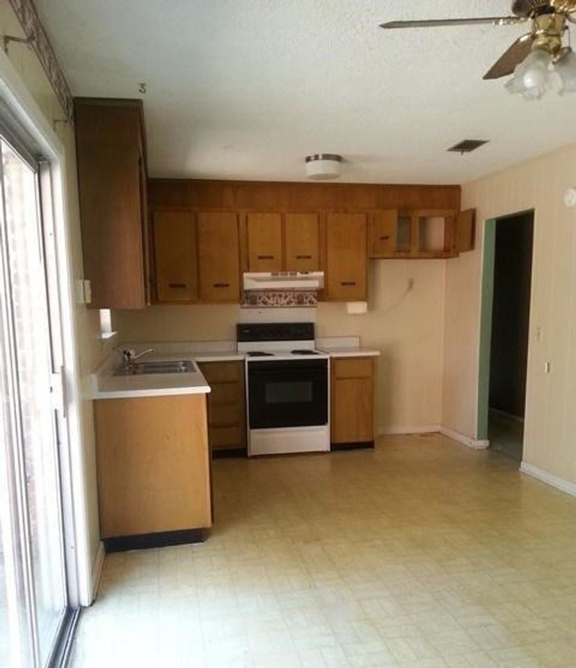 110 Briarwood Dr - Photo 2 of 6