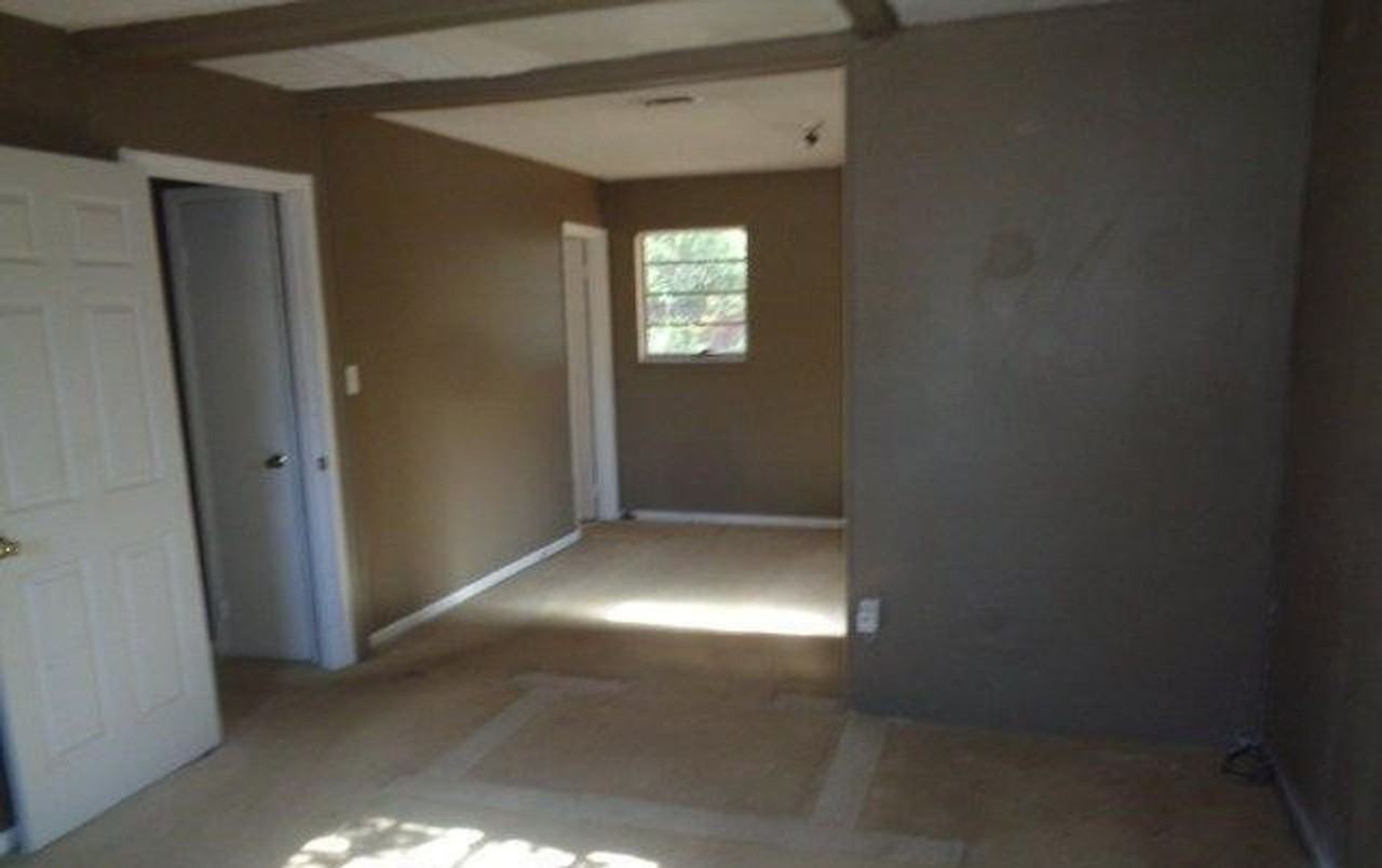 110 Briarwood Dr - Photo 4 of 6