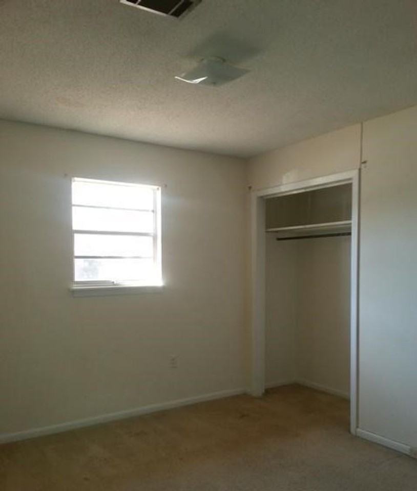 110 Briarwood Dr - Photo 5 of 6
