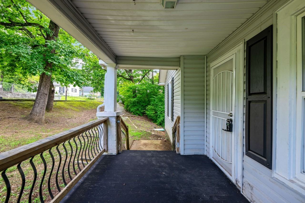 4802 Oakland Ave - Photo 7 of 24
