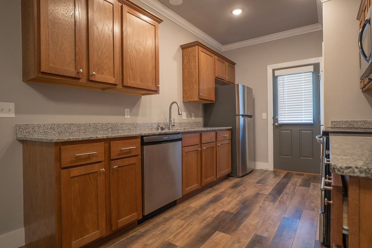 1915 Booker Cir - Photo 7 of 22