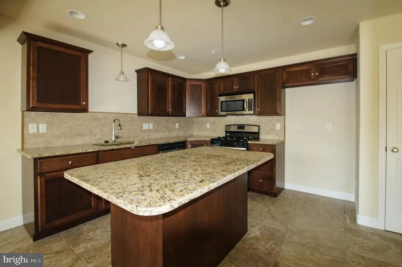 1226 Beaumont Ave - Photo 4 of 38