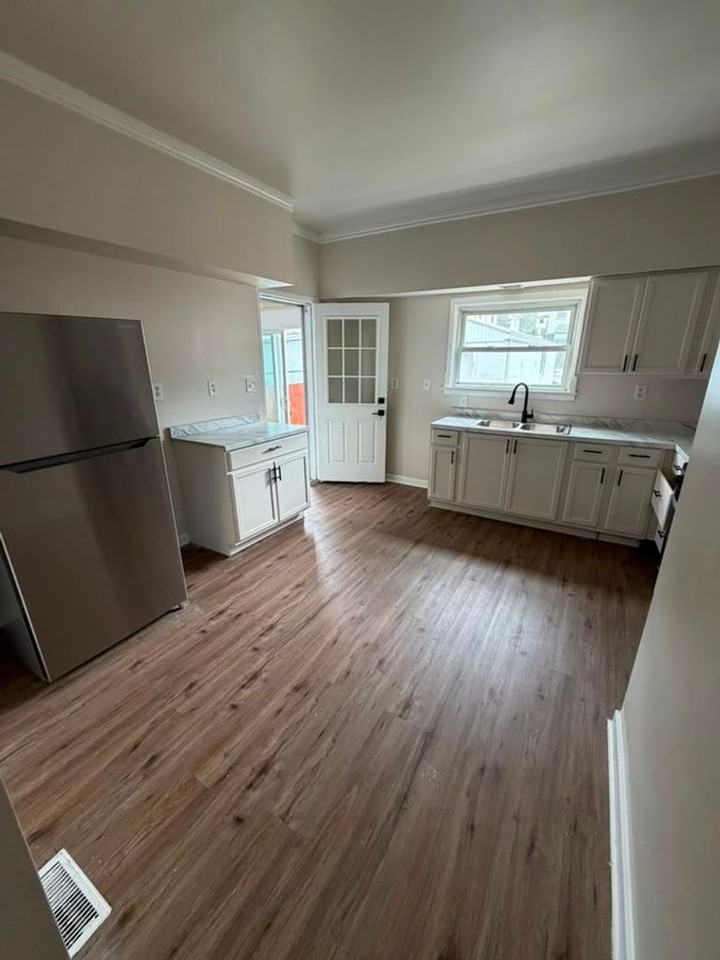 210 N Monongahela Ave - Photo 2 of 15