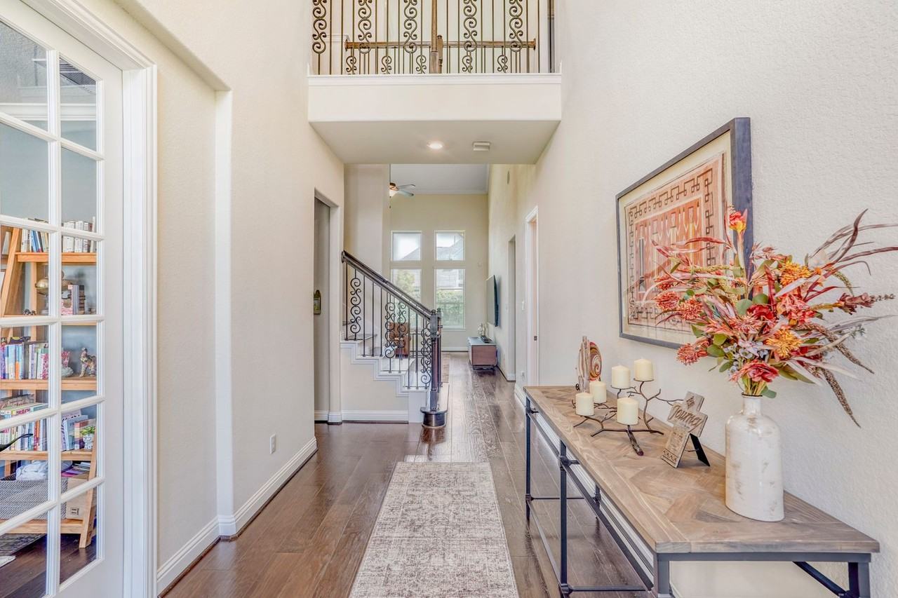 6318 Sunstone Falls Ln - Photo 4 of 29