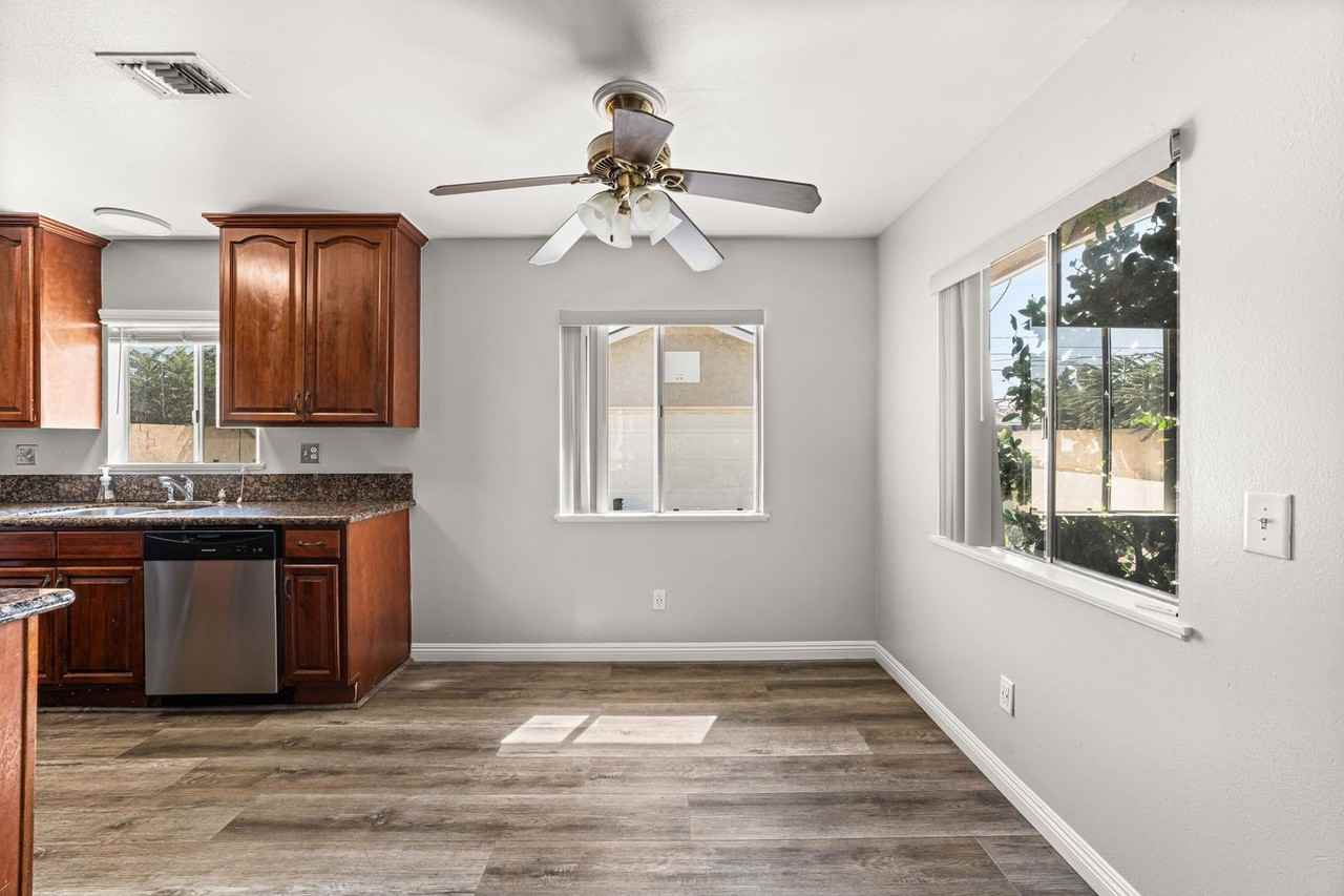 8469 Edwin St - Photo 5 of 17