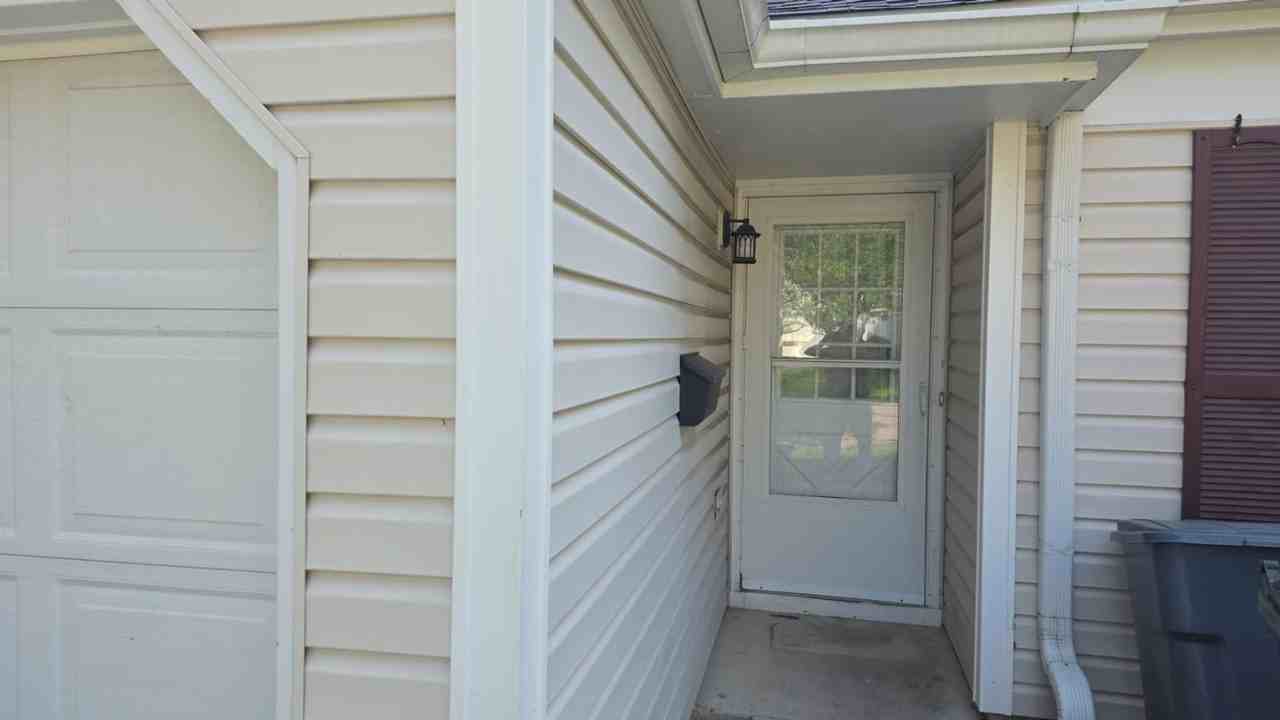 505 Nebraska Cir - Photo 3 of 32