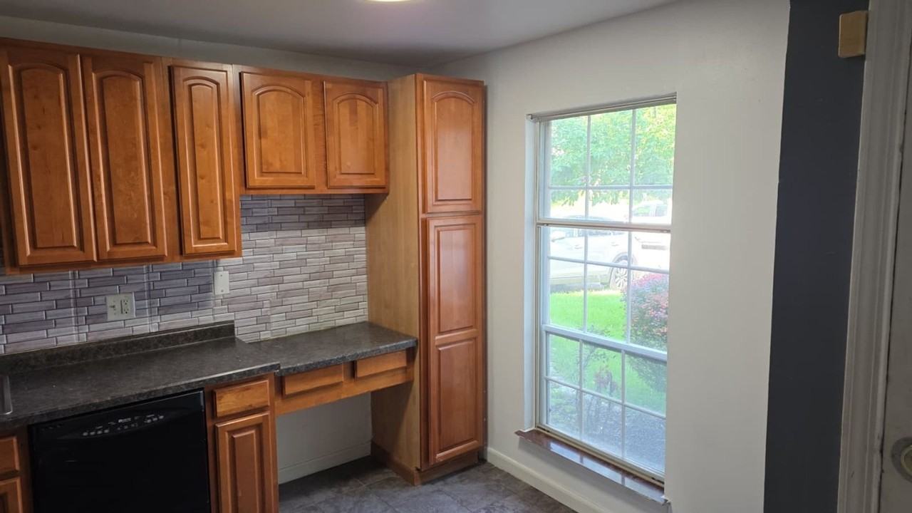 505 Nebraska Cir - Photo 5 of 32