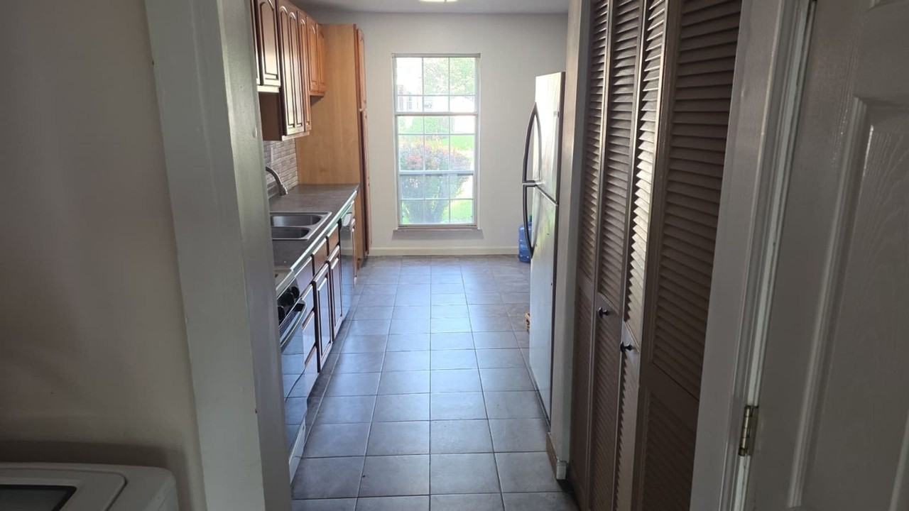 505 Nebraska Cir - Photo 6 of 32