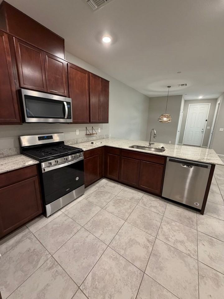 916 Riggs Flats Ave - Photo 5 of 40
