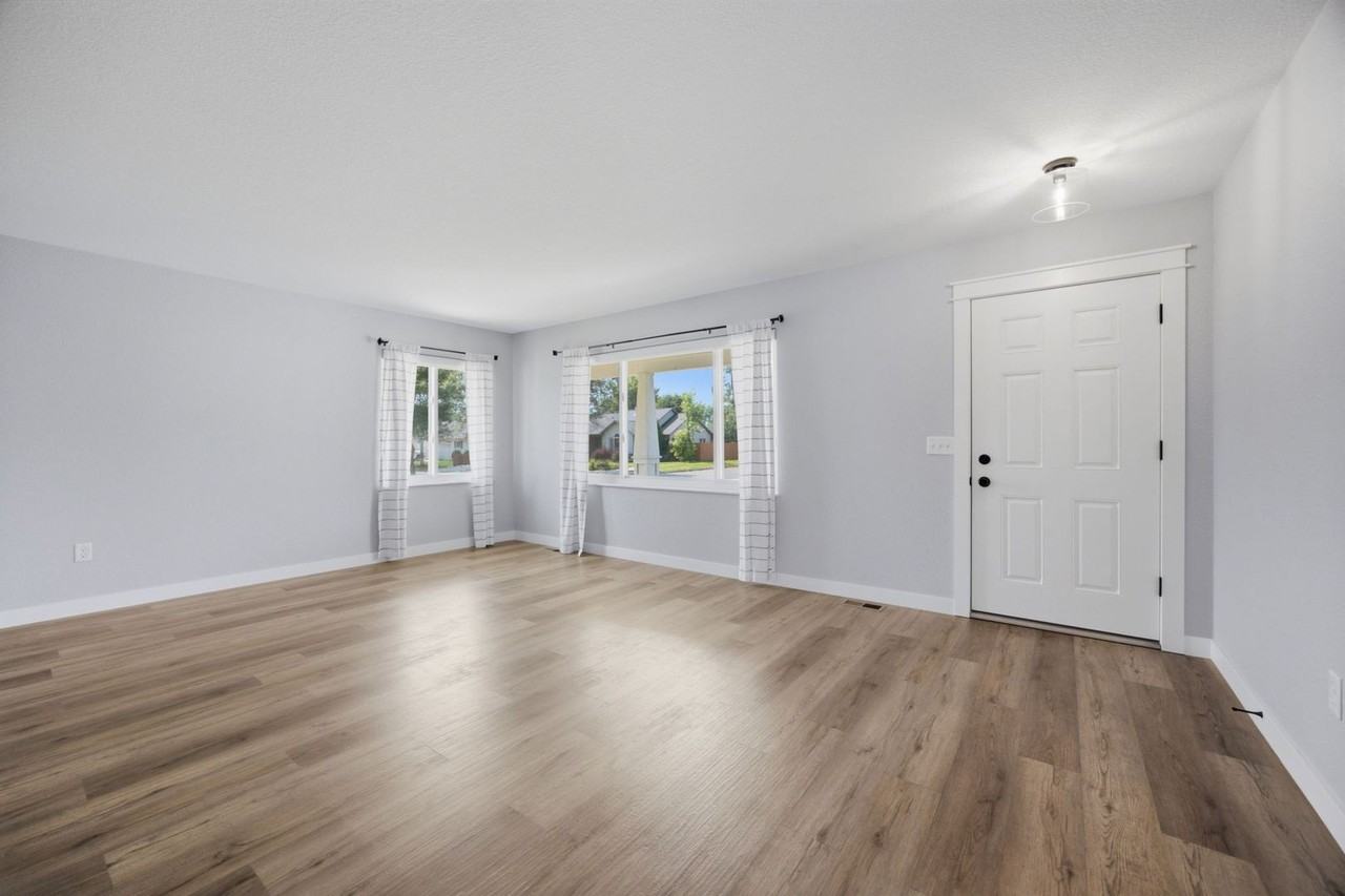 2704 Stratford Ln - Photo 3 of 37