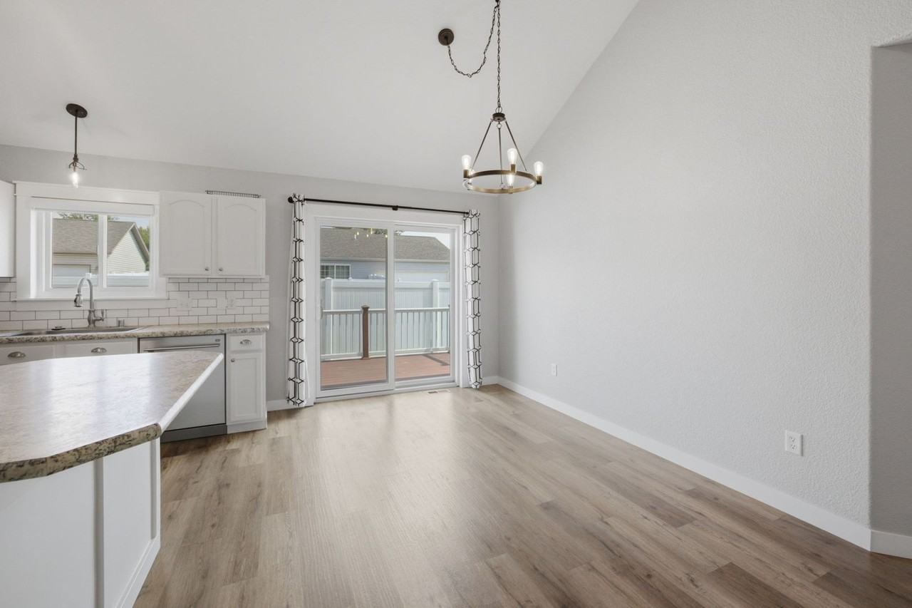 2704 Stratford Ln - Photo 5 of 37