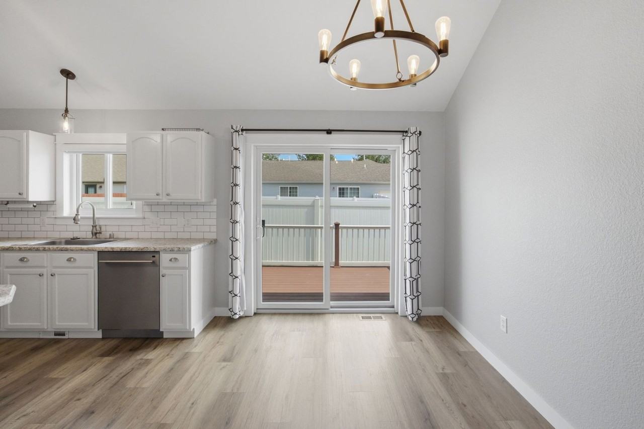 2704 Stratford Ln - Photo 6 of 37