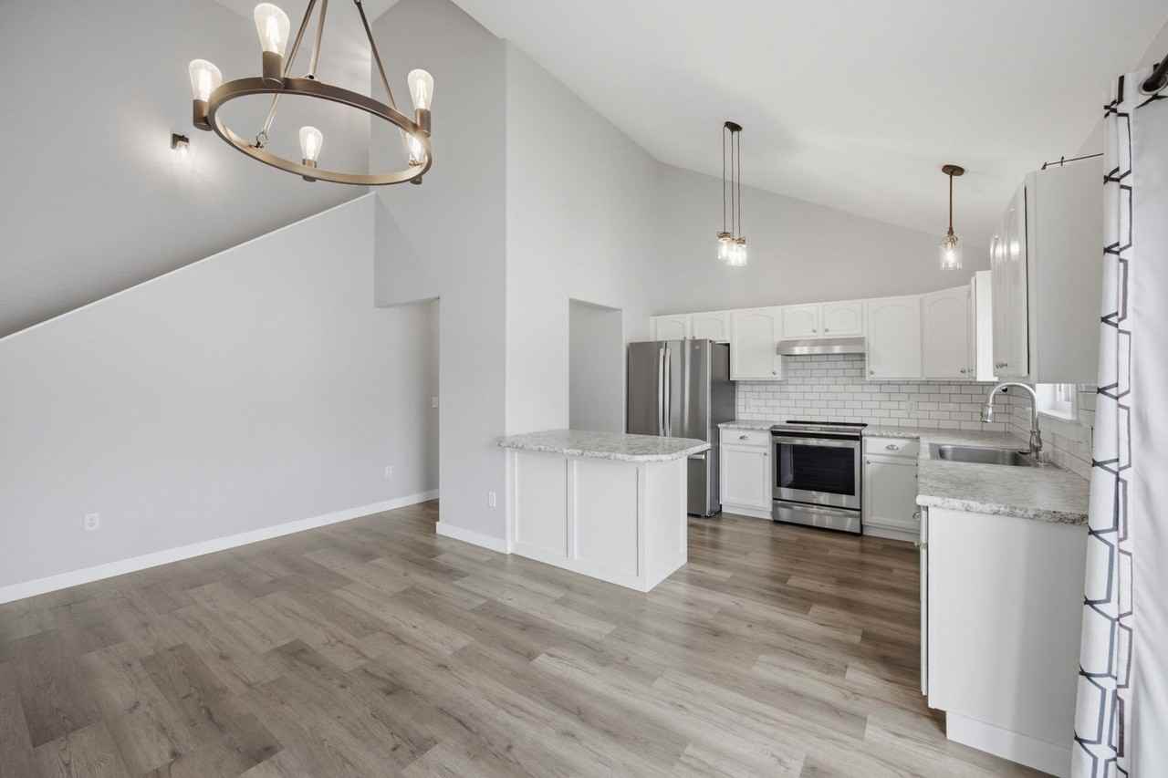 2704 Stratford Ln - Photo 7 of 37