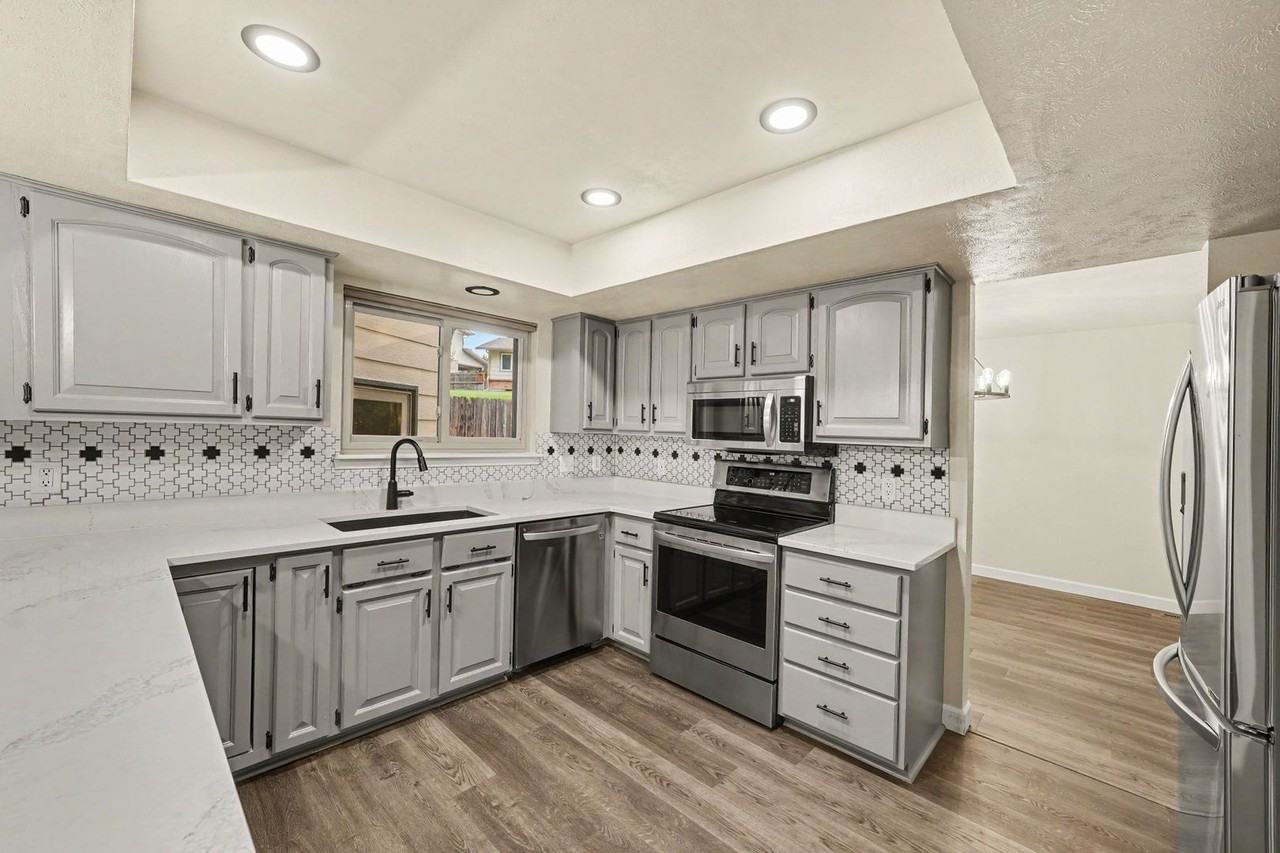 7980 S Harrison Cir - Photo 5 of 25