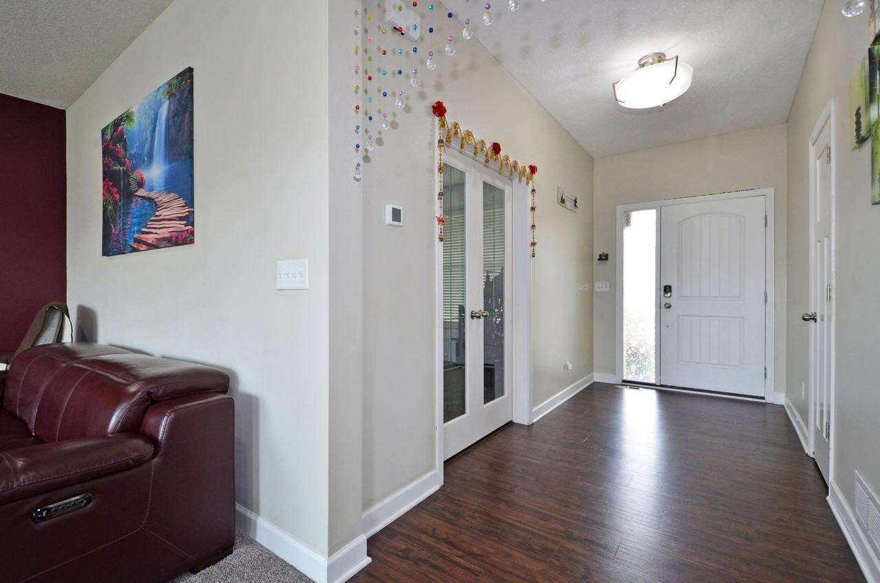 5729 Meridian Way Ne - Photo 3 of 29