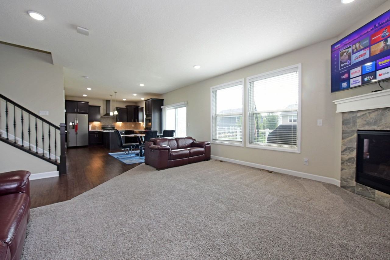 5729 Meridian Way Ne - Photo 4 of 29