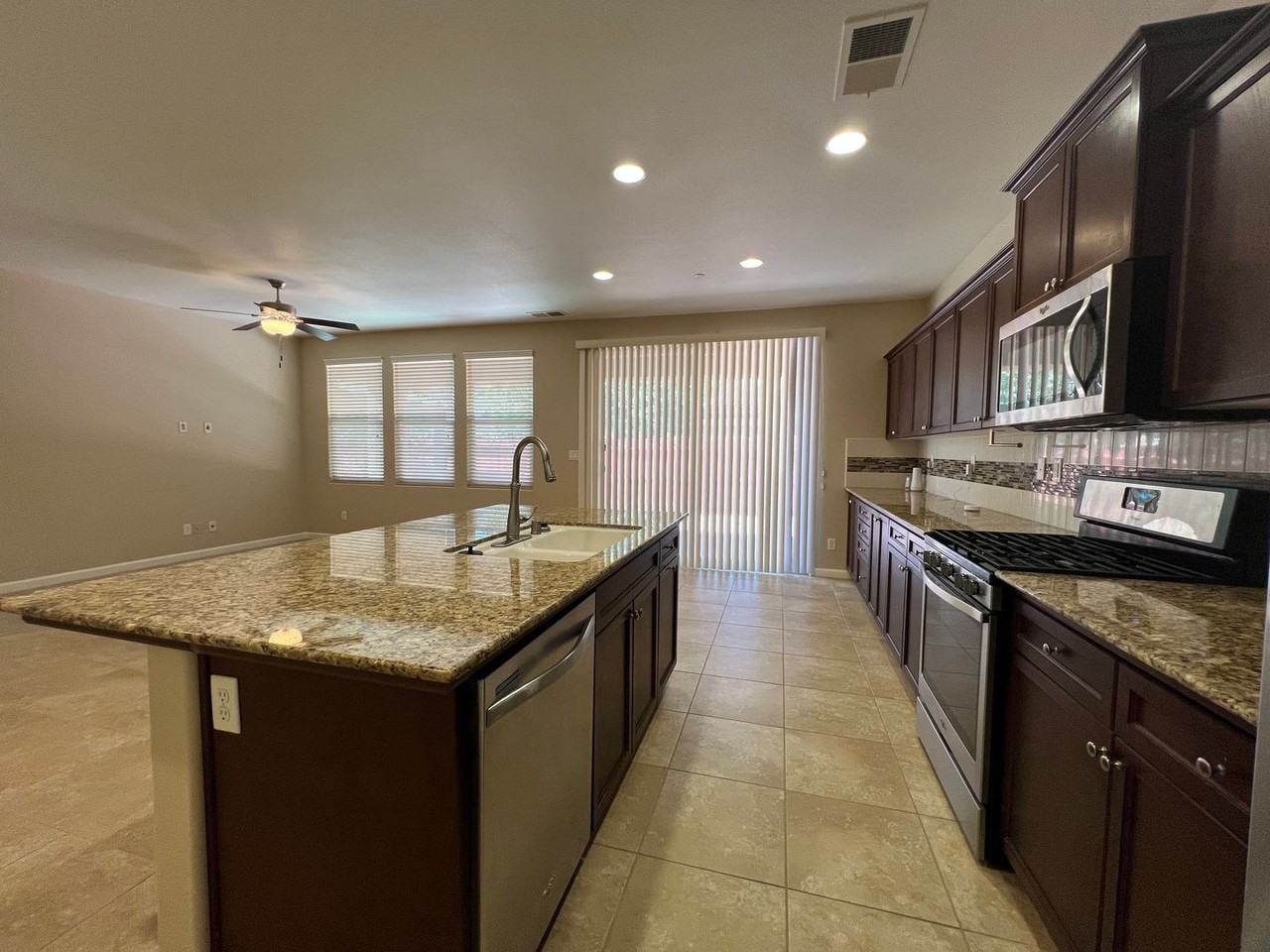 3449 Sussex Ave - Photo 5 of 29