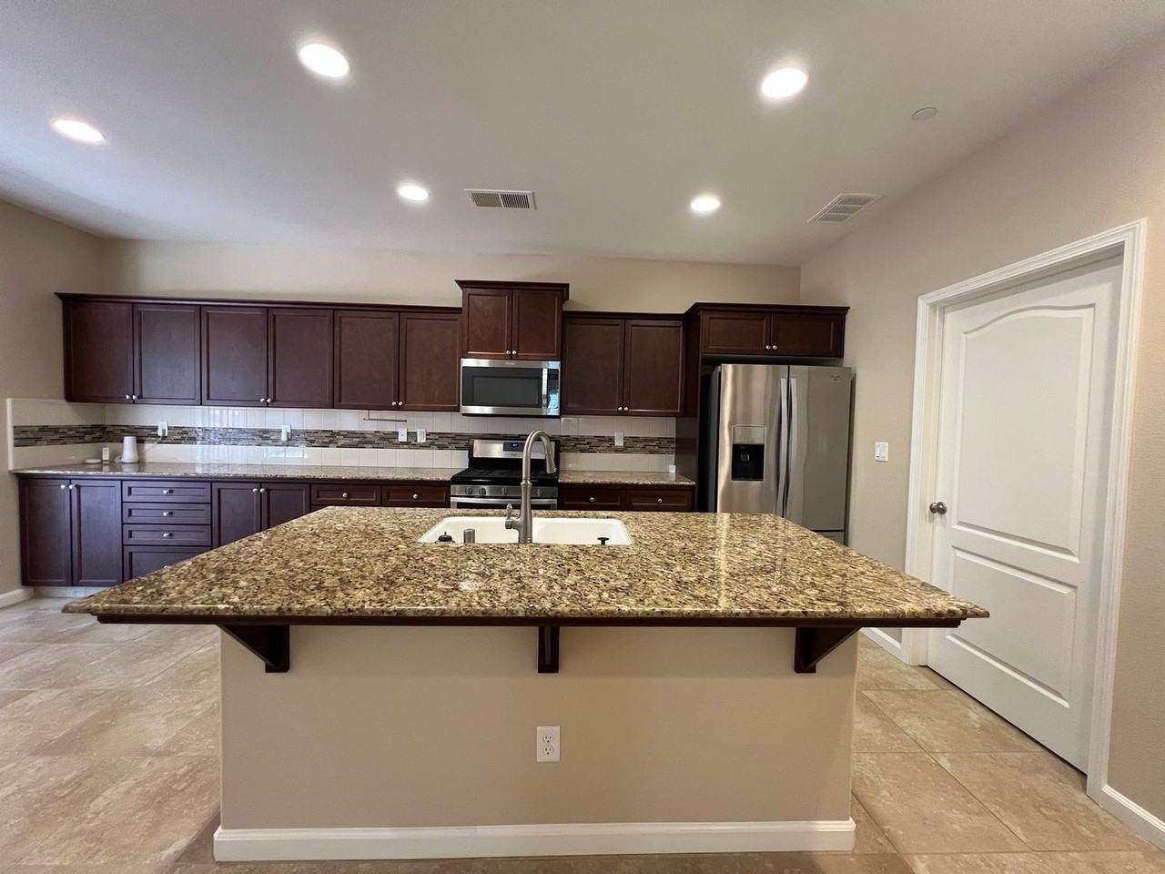 3449 Sussex Ave - Photo 6 of 29