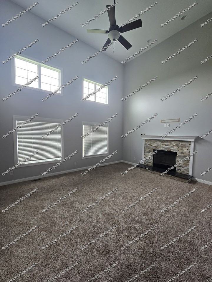 9763 Garden Way - Photo 3 of 28