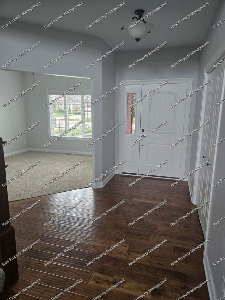 9763 Garden Way - Photo 4 of 28