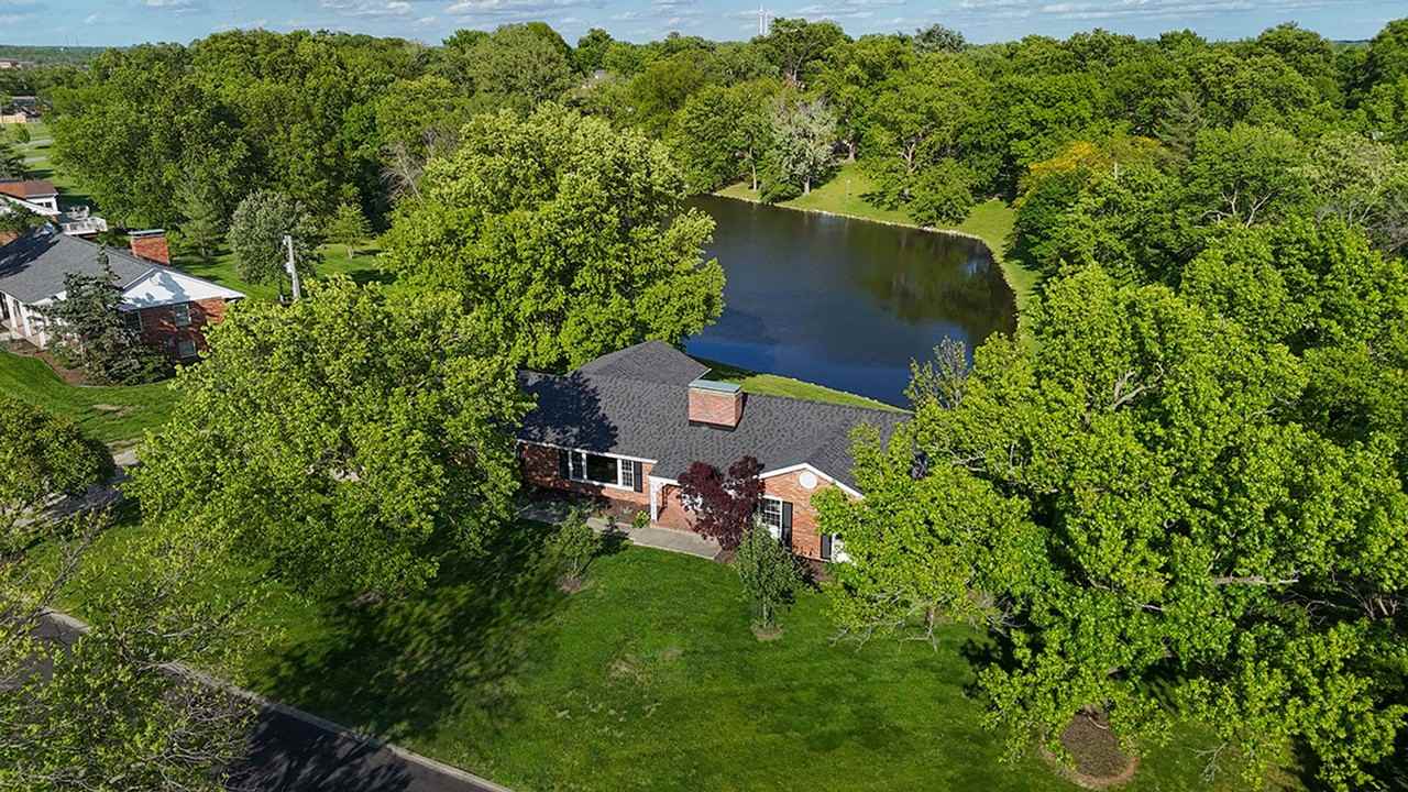 1022 Queen Ann Dr - Photo 3 of 50