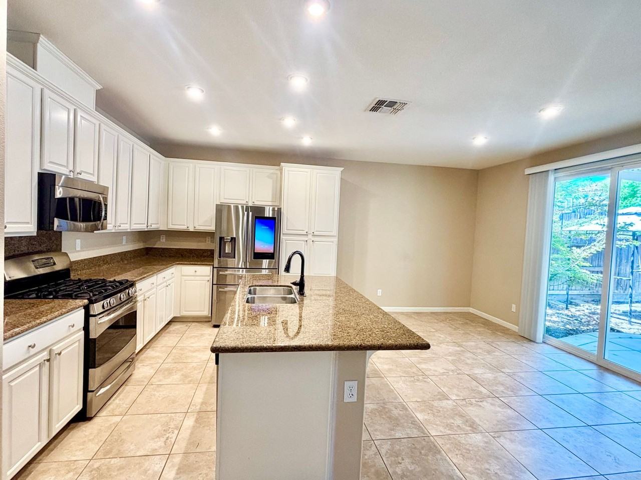 12011 Country Garden Dr - Photo 4 of 27