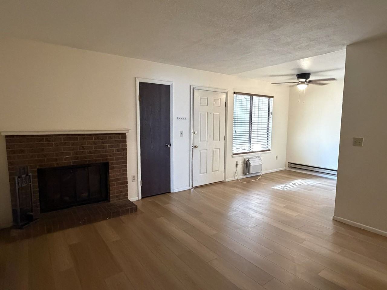 1209 W Plum St Apt B6 - Photo 2 of 10